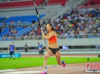 世锦赛选拔赛：李玲女子撑杆跳高夺冠