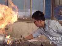 高温下、火炉旁，湖北特检人检验气瓶工作忙