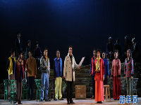 湖北大型花鼓戏《乡月照人还》在京上演