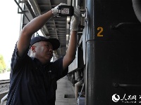 探访火车“4S”店：一天检修零部件上万余件