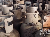 高温下、火炉旁，湖北特检人检验气瓶工作忙