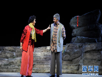 湖北大型花鼓戏《乡月照人还》在京上演