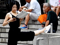 立秋后持续高温 武汉图书馆读者只增不减