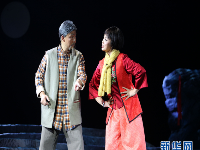 湖北大型花鼓戏《乡月照人还》在京上演