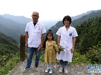 跟着爸妈去“驻村”