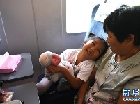 跟着爸妈去“驻村”