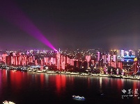 武汉上演长江灯光秀 庆祝新中国成立70周年