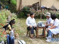 跟着爸妈去“驻村”