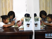 跟着爸妈去“驻村”