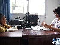 跟着爸妈去“驻村”