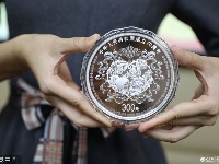 中华人民共和国成立70周年金银纪念币来了
