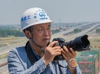 湖北摄影爱好者数万张图片记录高铁建设