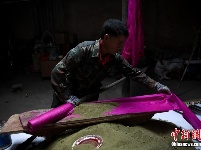 云南通海手工制香人