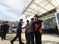 “下輩子還要當警察，還要繼續當戰友”——致敬.老警