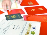 在黑暗中前行，他活成了别人的“眼睛”，90后盲人小伙身家千万