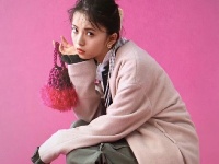 斋藤飞鸟拍摄时尚杂志 粉色系衣装尽显清纯可爱
