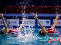 “水上芭蕾”武汉绽放