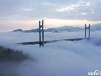 湖北恩施贡水河特大桥现“云端浮桥”景观