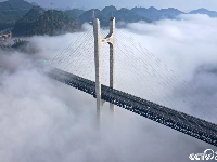 湖北恩施贡水河特大桥现“云端浮桥”景观
