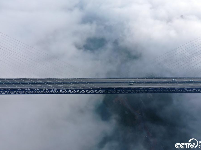 湖北恩施贡水河特大桥现“云端浮桥”景观