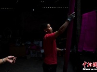 云南通海手工制香人