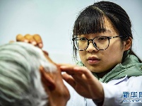 湖北五峰：大学生村医服务山乡医疗