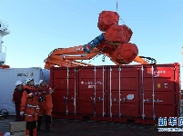 “雪龙2”号首次回收和布放南极考察潜标