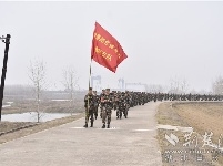 新兵拉練，讓青春綻放軍營(yíng)