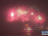 澳门与珠海首次联合举行烟花汇演庆祝澳门回归20周年 