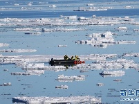 “雪龙2”号首次回收和布放南极考察潜标