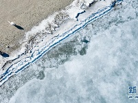 青海湖进入封冻期