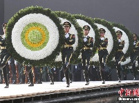 侵华日军南京大屠杀遇难同胞纪念馆举行下半旗仪式