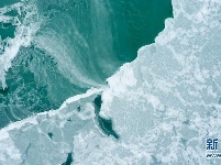 青海湖进入封冻期