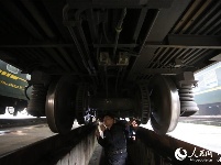 湖北武汉：升级列车质量 提高“元旦”假期旅客出行“幸福指数”