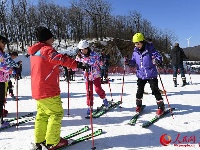 湖北保康：冰雪世界度快乐假日