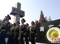 侵华日军南京大屠杀遇难同胞纪念馆举行下半旗仪式