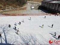 湖北保康：冰雪世界度快乐假日