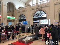 武汉各大火车站迎来返程客流高峰