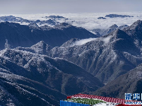 湖北五峰：高山雪场风景如画