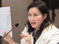 湖北省第十三届人民代表大会第三次会议隆重开幕 代表委员认真聆听、审读政府工作报告