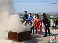 湖北多地消防救援部门开展应急疏散演练