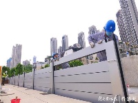 长江防汛来了，汉口江滩安装移动防洪墙