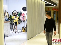 安徽合肥：电商直播激活传统服装城