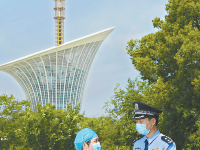 警医伉俪 同心战疫