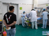 儿童医院急诊科护士站的日常