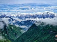 甘南藏区岷山雨后现“云海”