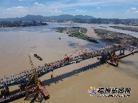 在鄂央企承建的福建省首座公轨两用大桥主桥合龙 