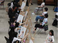 中国美院师生为援鄂抗疫女医护人员画像