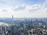 武汉：夏日蓝天白云美如画