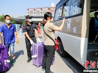 湖北高校毕业生开始分批有序返校